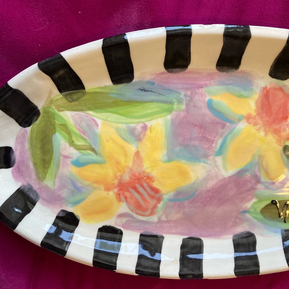 Handmade Ceramic Tray “Daffodils on Lavender “ original design 10.5”x5.5” - Picture 4 of 11